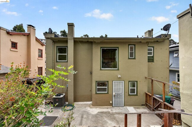Building Photo - 846 Mandana Blvd