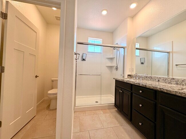 Building Photo - Beautiful 3 Bedroom, 2.5 Bathroom For Rent in West Roseville!