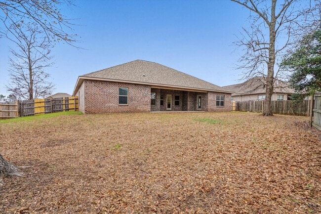 Building Photo - SPACIOUS AND CONVENIENT COMMUTE!