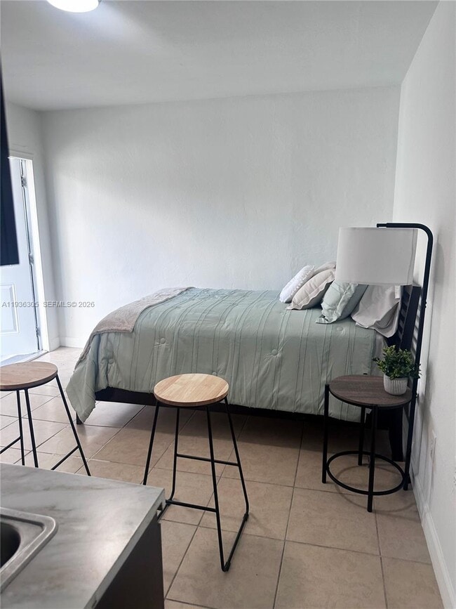 Building Photo - 1265 SW 6th St