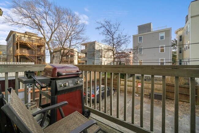 Building Photo - 8 Howell St