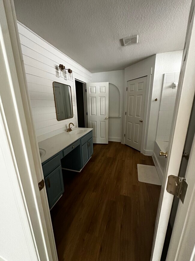 Building Photo - 7822 Bur Oak Way