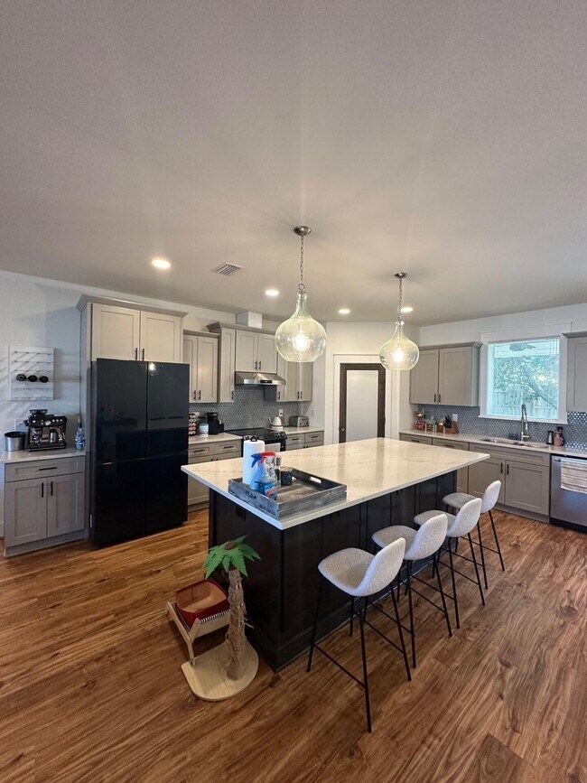 Building Photo - 4819 Whitewood Rd