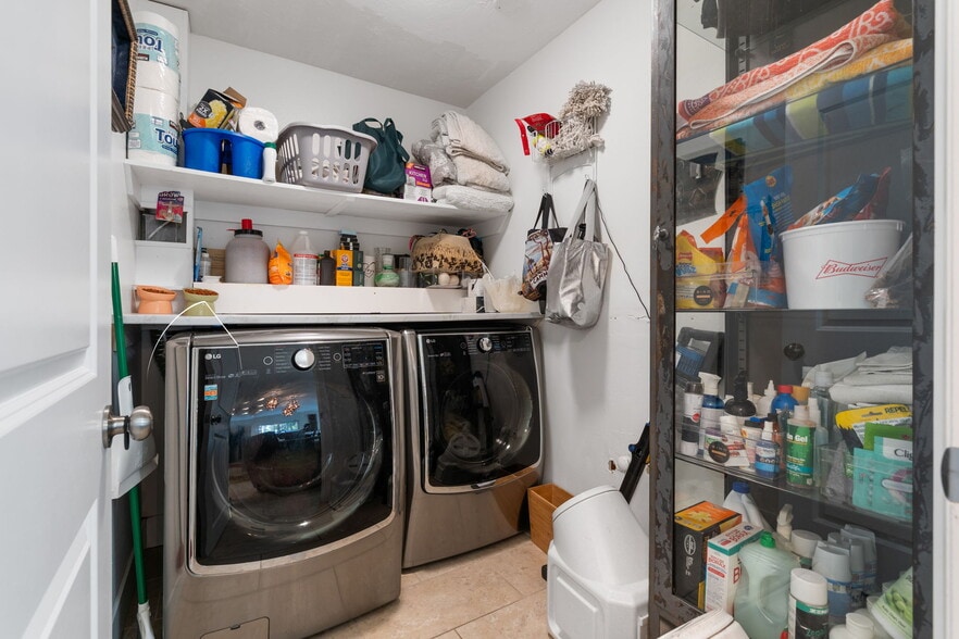 laundry - 1750 Alta Vista St