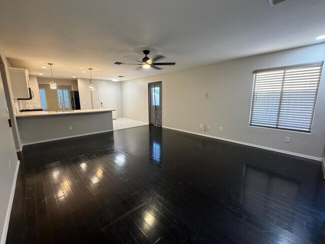 Building Photo - 1945 E Aloe Pl