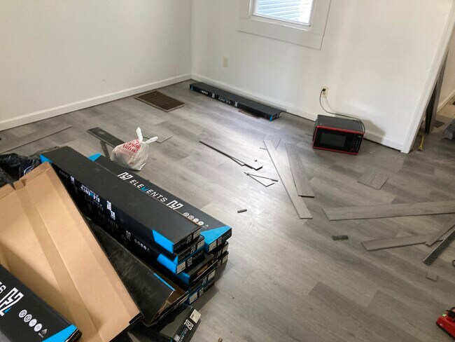 Building Photo - 42 Tillinghast St