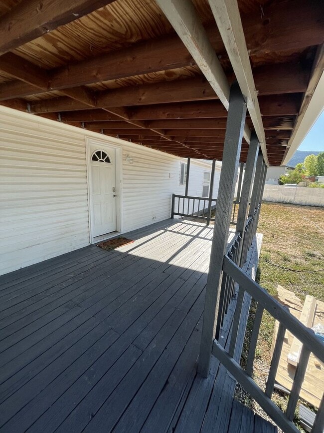 Building Photo - Beautiful Home in Fairview