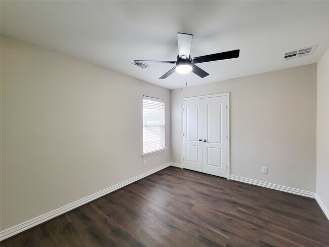 Building Photo - 21422 Beverly Chase Dr