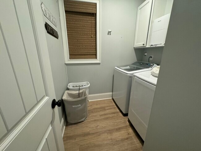 Building Photo - 3 Forest Lake Dr