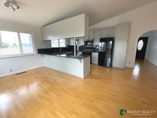 Building Photo - Spacious 3 Bedroom Home with Backyard Pati...