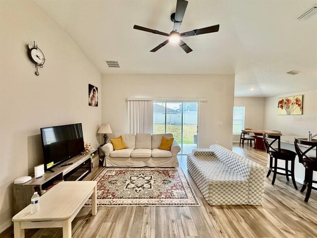 Building Photo - 14841 Sterling Spur Ave