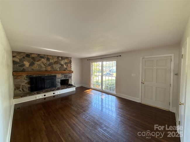 Building Photo - 2209 Stonewood Dr