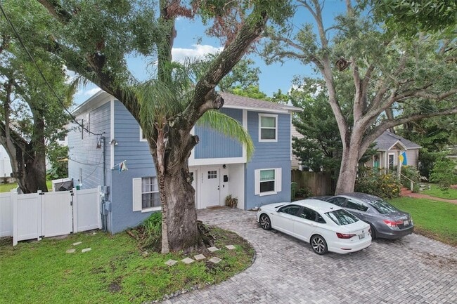 Building Photo - 2405 W Stroud Ave