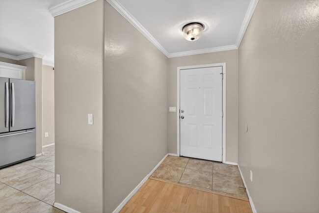 Building Photo - Updated House in Chandler Community