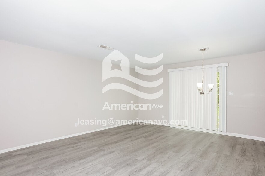 Building Photo - 618 Yates St NE