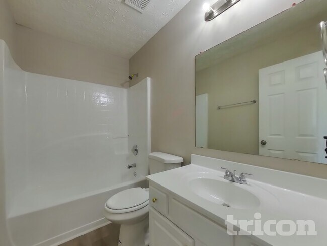 Building Photo - 6844 Bridgewood Dr