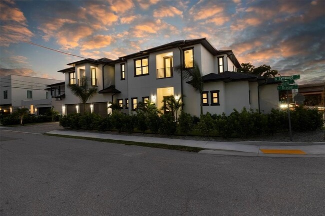 Building Photo - 3701 S Lynwood Ave