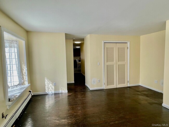 Building Photo - 427 4th St