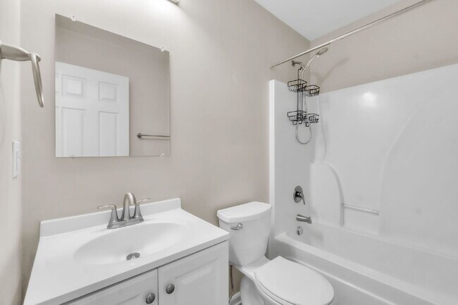 Building Photo - Elegant 3BR/2BA Home in Chartwell Estates with Fireplace & Fenced Yard $1800/mo rent