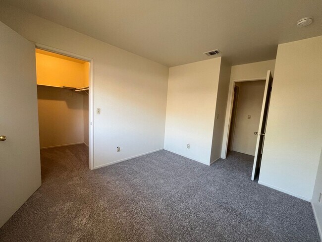 Building Photo - 2358004/85