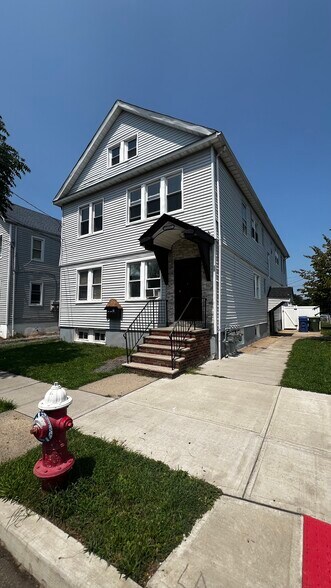 EXTERIOR - 1002 Chandler Ave