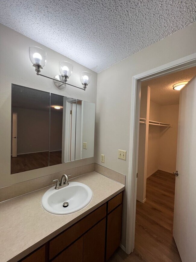 Building Photo - 3643 SE Tenino St