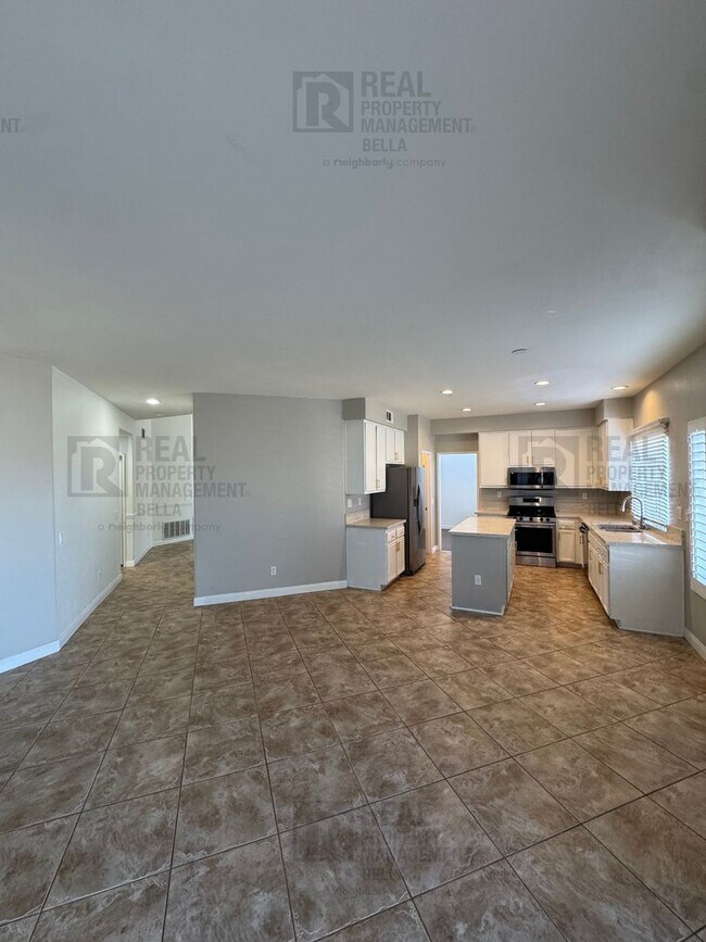 Building Photo - 23 Bella Donaci