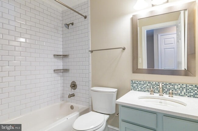 Building Photo - 5504 Sacramento Mews Pl