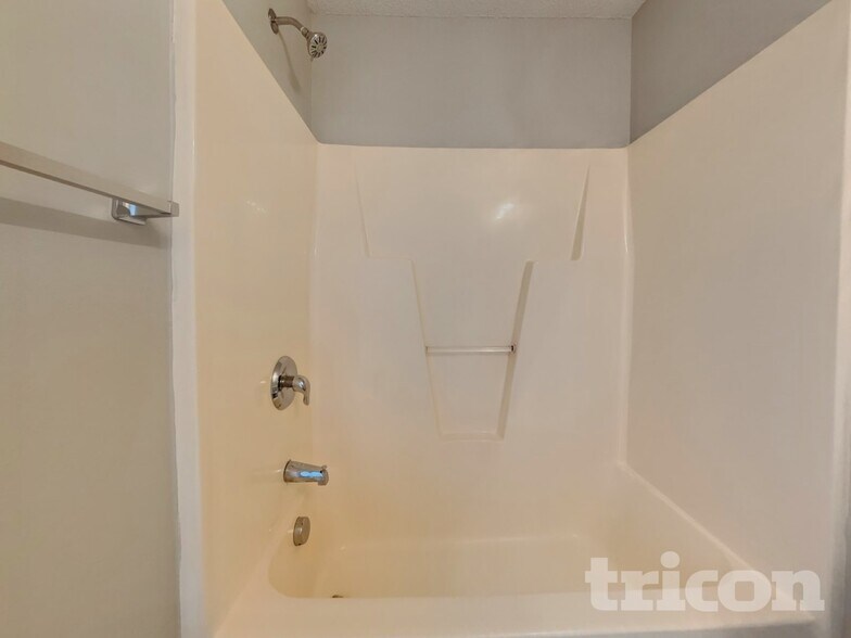 Building Photo - 2807 Green Crest Ct