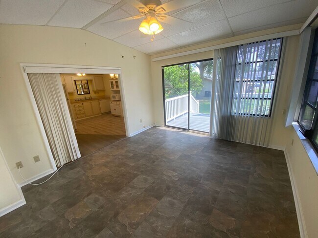 Building Photo - Beautiful 2 + 2, ANNUAL Lease In Orange Bl...