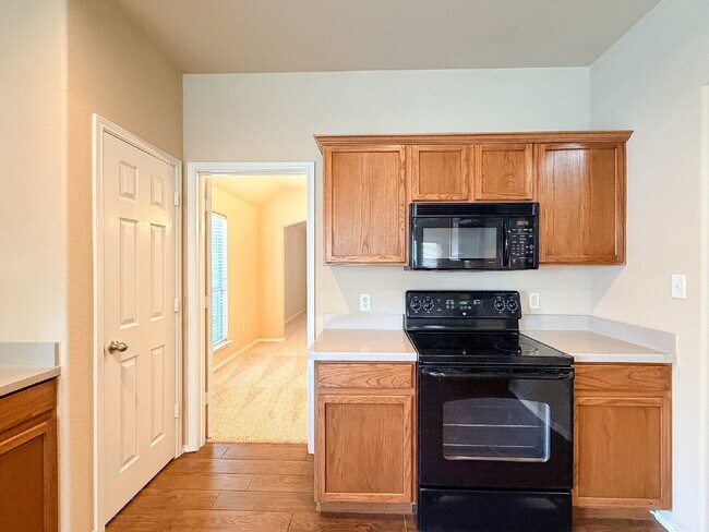 Building Photo - 3 bed, 2 Bath Home in North Fort Worth
