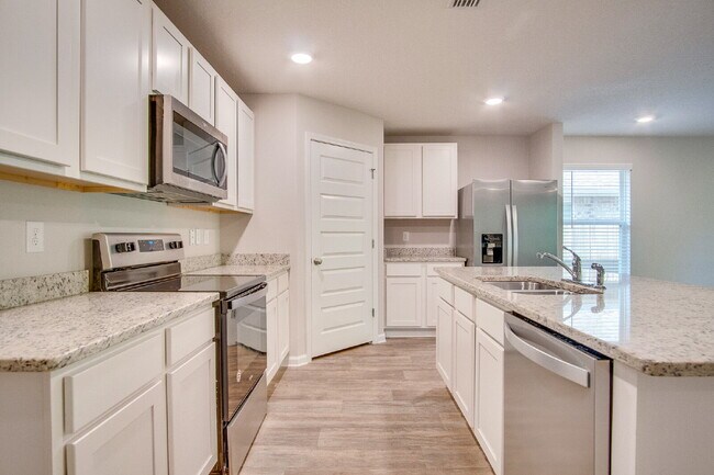 Building Photo - Lakeshore Preserve 3BR Home with Garage – Pet Friendly