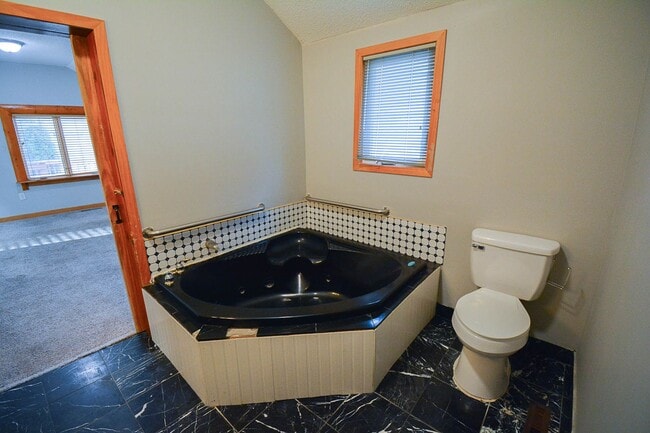 Building Photo - Rent Special!  2 Bed, 1 Bath Home Near Mayo Clinic