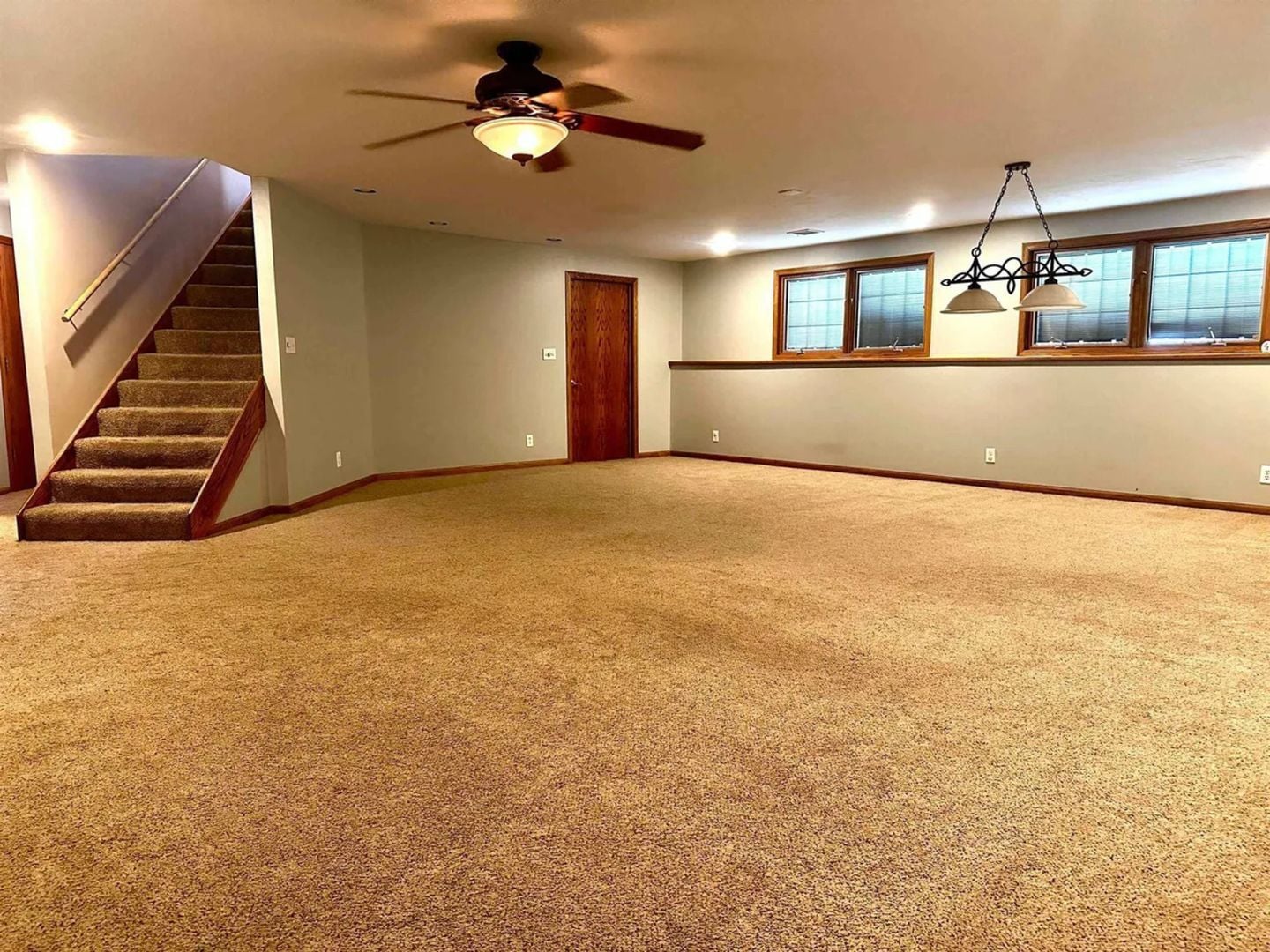 Building Photo - 3408 Lake Shore Dr