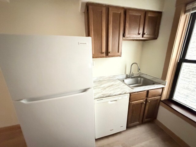 Building Photo - 6436 N Hamilton Ave