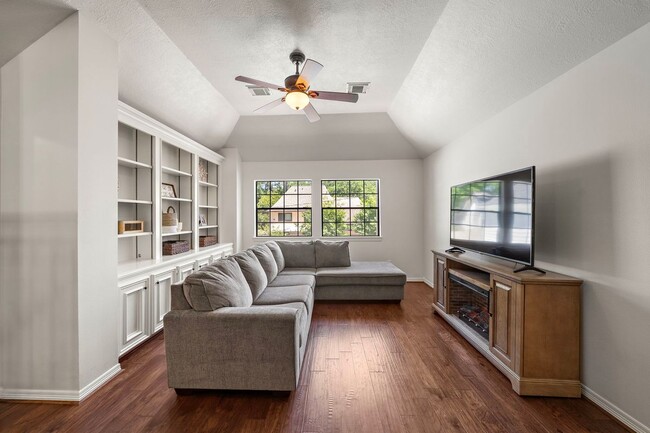 Building Photo - 13002 Golden Rainbow Dr