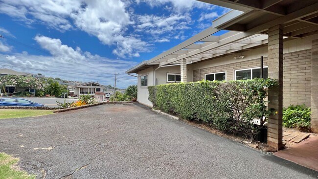 Building Photo - 4202A Sierra Dr