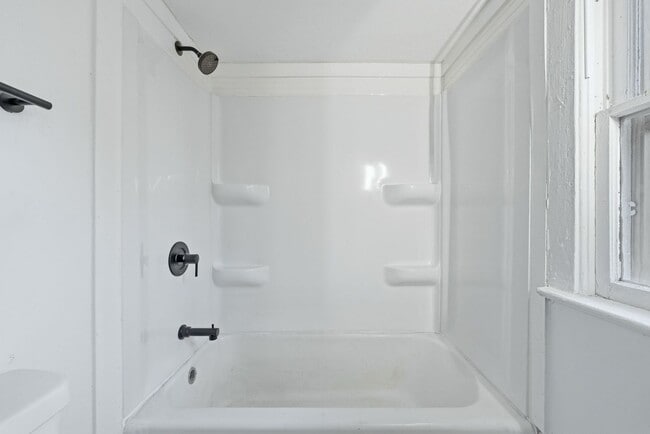 Building Photo - Cozy 3BR with Covered Front Porch