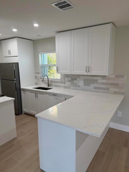 Building Photo - 926 S C St