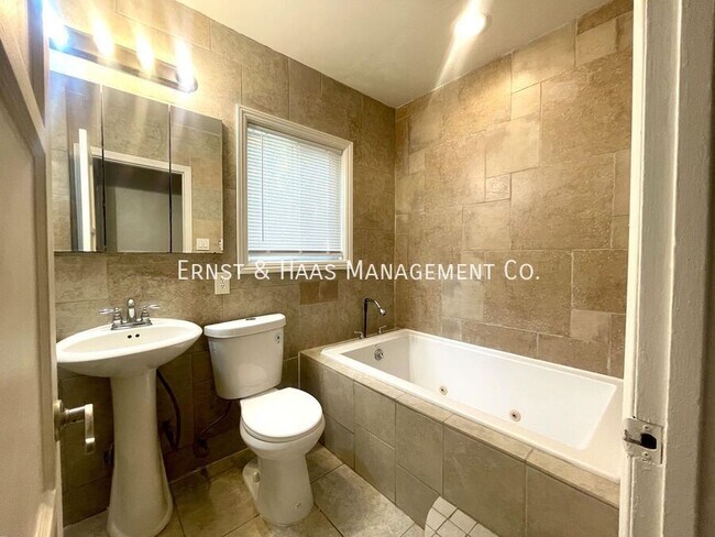 Building Photo - 2642 E Adams St