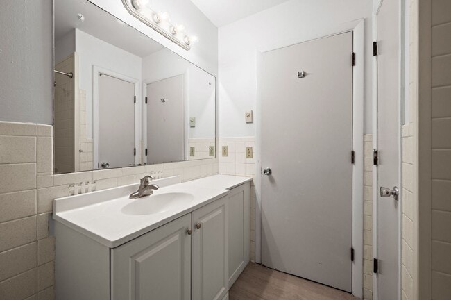 Building Photo - Amazing 2BR/1BA in the Heart of Hillsboro ...