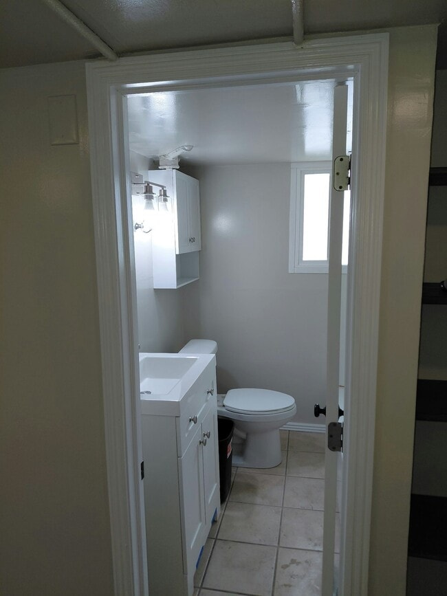 Building Photo - 520 E 300 S