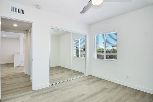 Building Photo - 3204 Collier Ave