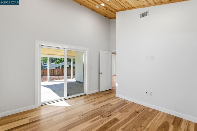Building Photo - 3196 Rohrer Dr