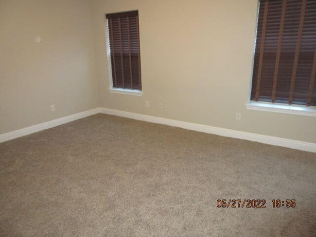 Building Photo - Beautiful 4 Bedroom in Navarre!