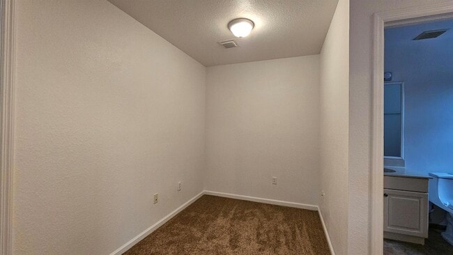 Building Photo - 2022 Island Dr