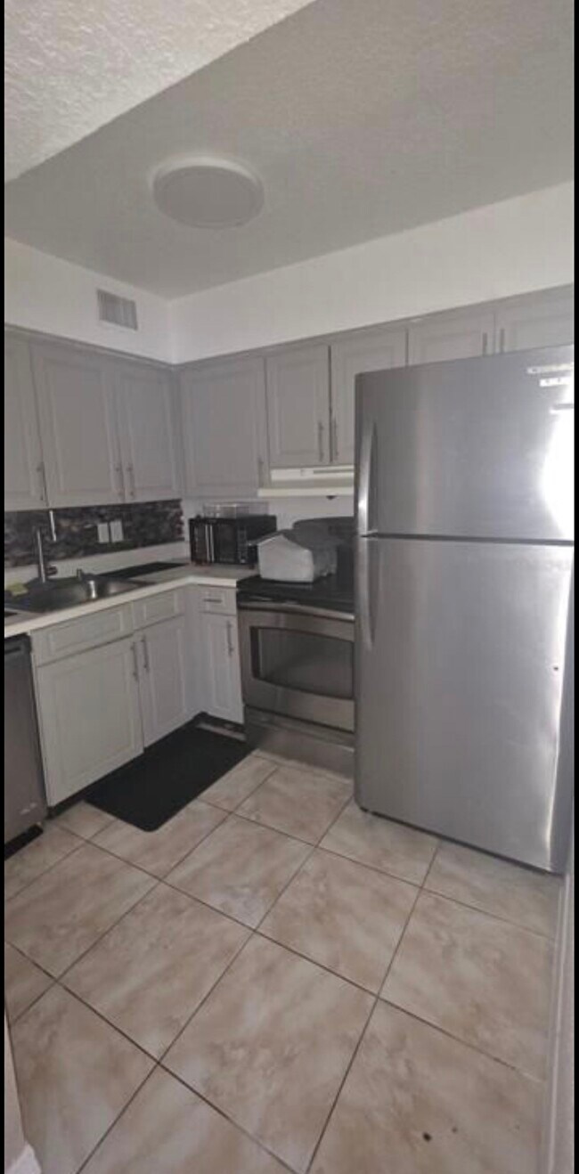 Building Photo - 746 Wyman Ct