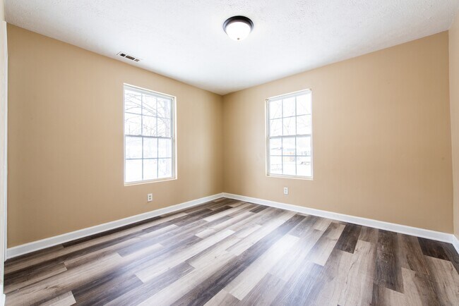Building Photo - 6610 Elmwood Ave