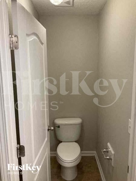 Building Photo - 403 W New England Dr