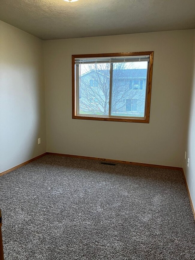 Building Photo - 5 Bed/2 Bath Rental Home on West Side!
